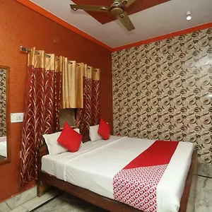 Hotell Oyo 18641 Rashmi Tājganj